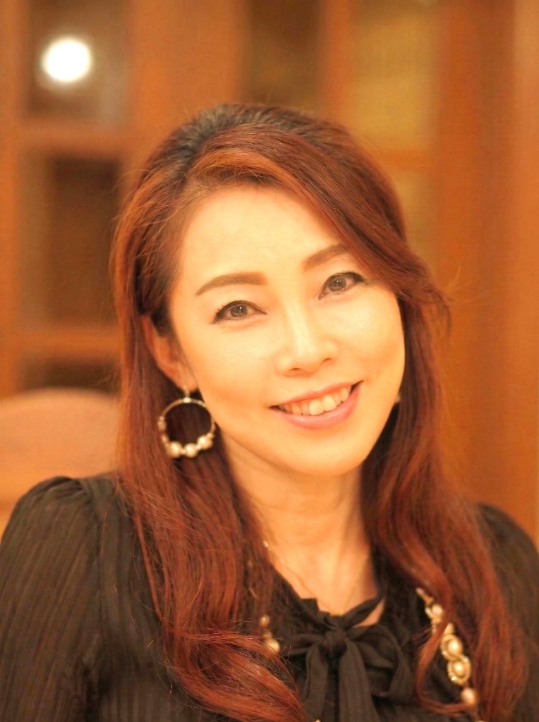 足立洋子 代表取締役社長 プロフィール写真